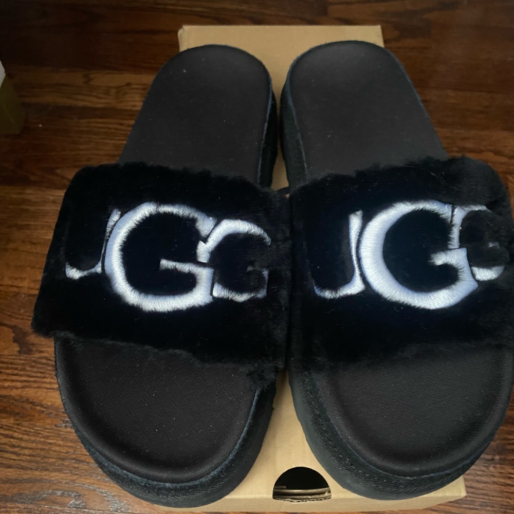 Women Ugg black fur slippers brand new never worn size 10